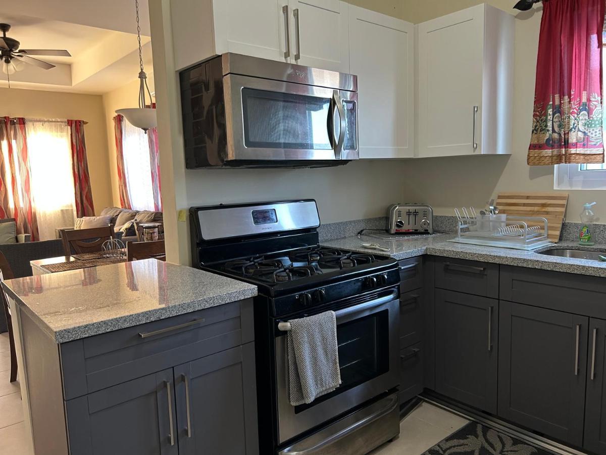 Seamist Villa @Oceanpointe Lucea Comfy 2Br W/Pool Gym & Parking Exterior photo