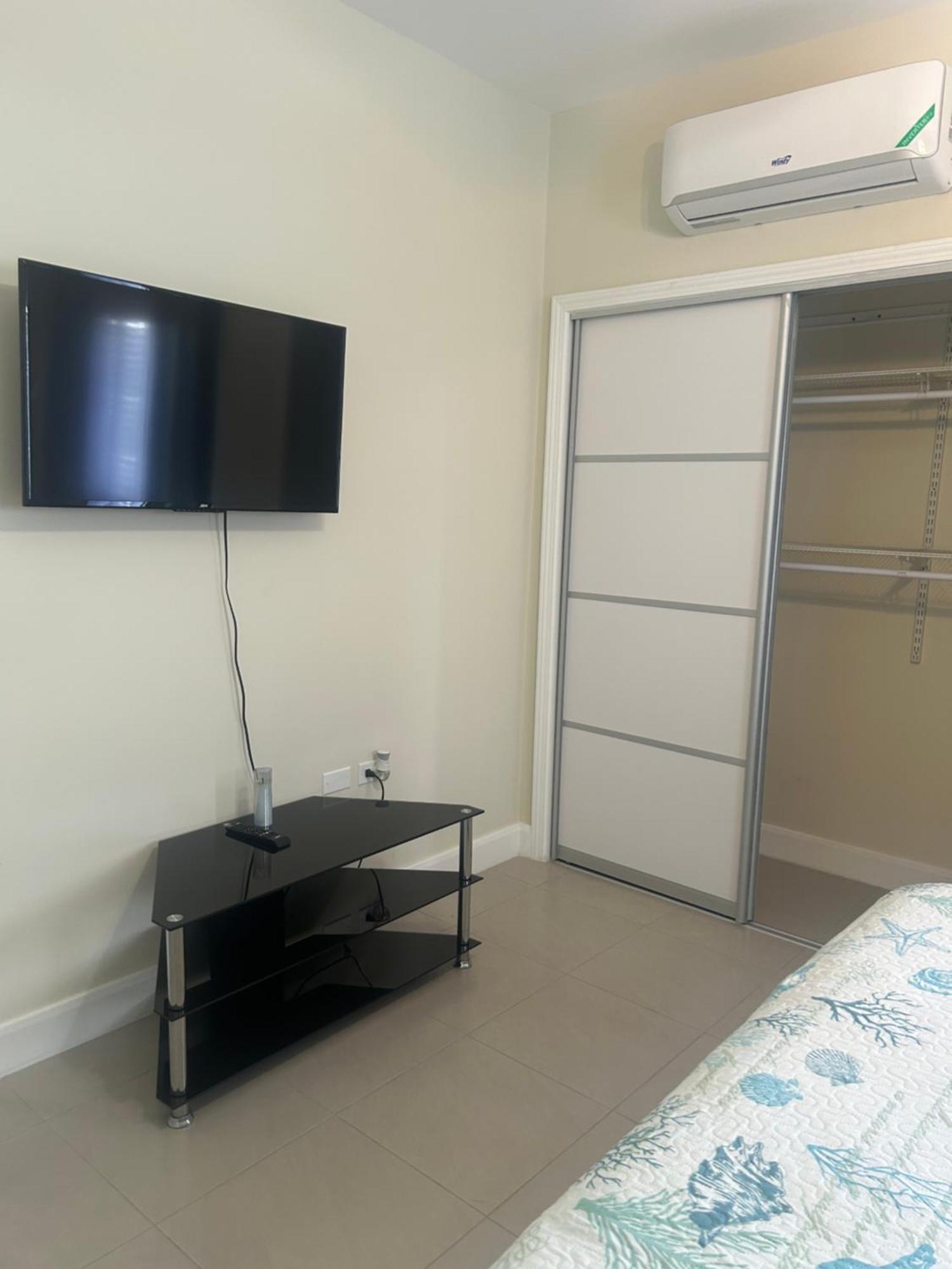 Seamist Villa @Oceanpointe Lucea Comfy 2Br W/Pool Gym & Parking Exterior photo
